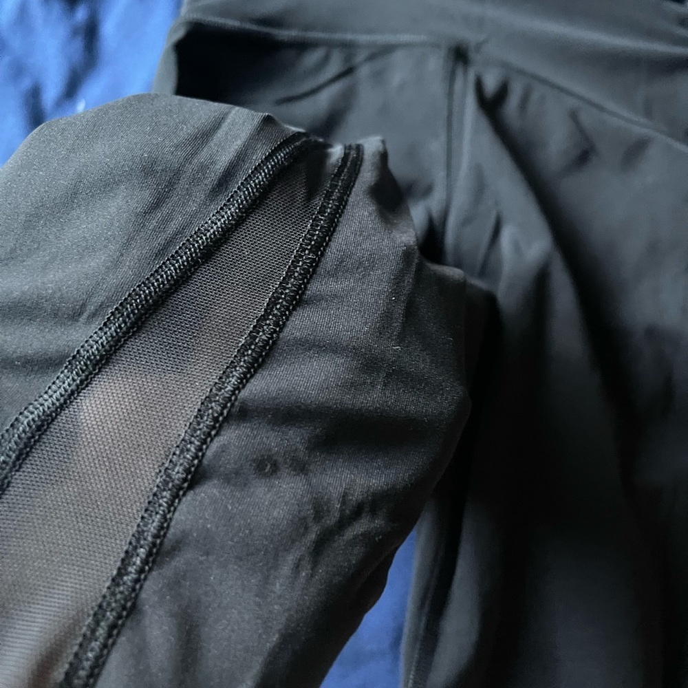 LULULEMON Crop Leggings with Mesh Side/Reflector Fabric - Picture 4 of 7